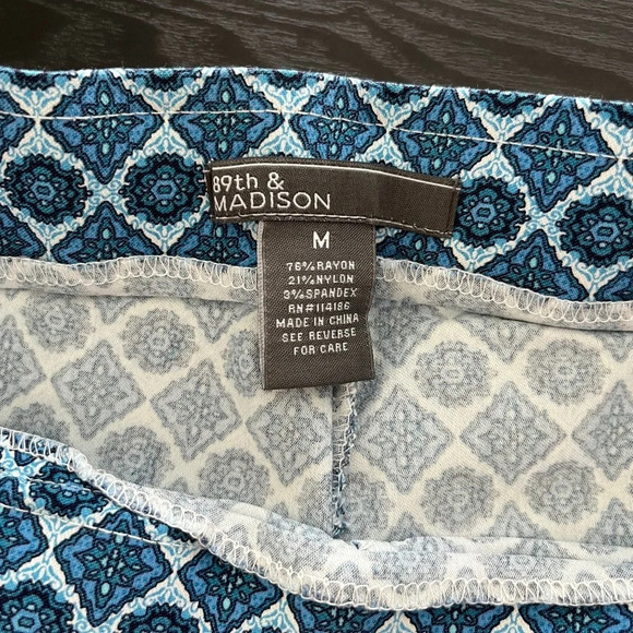 89th & Madison Capri Pants - Blue and White Size Medium EUC - Picture 6 of 10